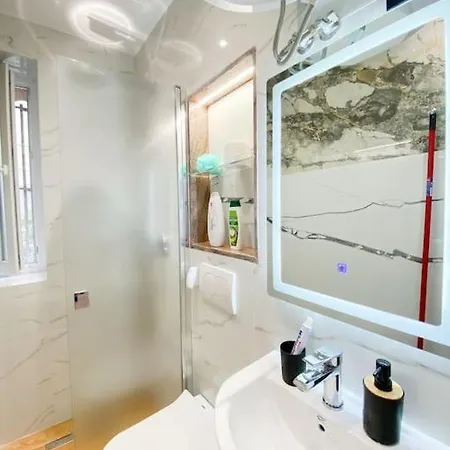 Matisse No12 - Center * Тирана