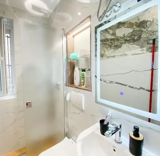 Matisse No12 - Center * Tirana